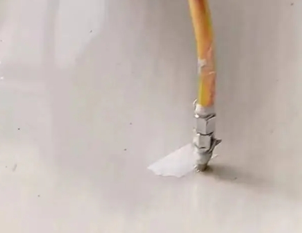 泰顺瓷砖空鼓维修公司专业解答在瓷砖铺贴过程中，如果使用的砂料过粗（如全部使用了粗砂），可能会导致以下问题