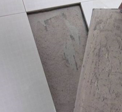 泰顺瓷砖空鼓维修公司分享瓷砖铺贴时如果打浆（即涂抹在瓷砖背面和基层上的砂浆或瓷砖胶）过少，会带来以下问题